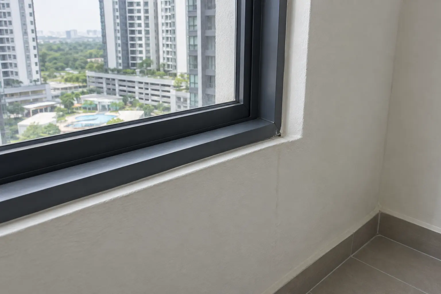 Window seal gap